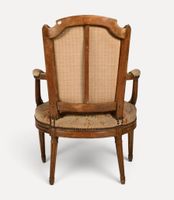 Fauteuil cabriolet en bois mouluré et sculpté, le dossier en… (photo 3)