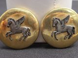 une paire de boucles d'oreilles en forme de cheval, en or et en argent, ornées d'ailes