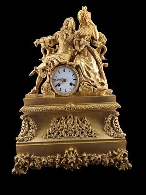 Pendule Charles X en bronze doré "Scène royaliste à figure d…