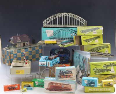 Diorama - La Ferme Quiralu - Lapins Avec Fermière Et Clapier Souillac 46200