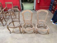 Paire de chaises chauffeuses en bois naturel art déco moulur…