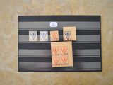 une photo d'une photo de timbres sur une feuille de papier