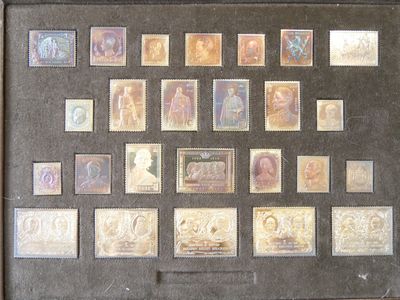 une photo d'une photo d'une collection de timbres