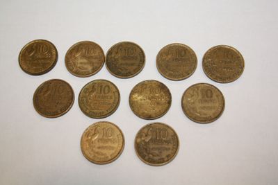 a lot of coins that are on the table