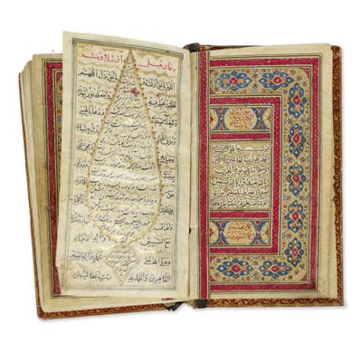 un livre ouvert avec des caractères arabes sur fond blanc