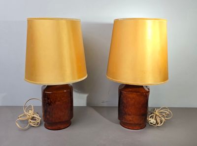 Paire de lampes "bouteilles" en grès émaillé brun.