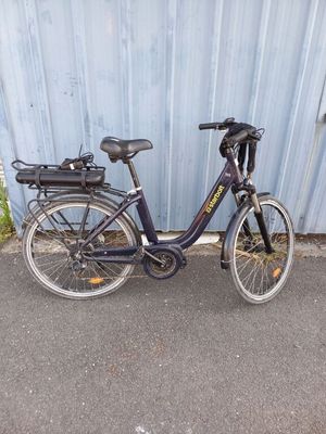 a bike that is parked in front of a building