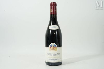 une bouteille de vin posée sur une table