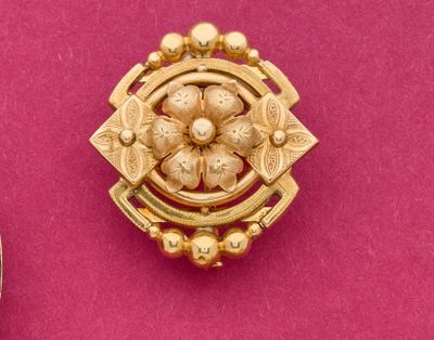 BROCHE en or (750) à décor central d'une fleur sur fond ajouré et styl - Photo 1