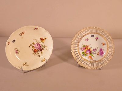 Manufacture Royal Copenhague. Assiette en porcelaine à décor…