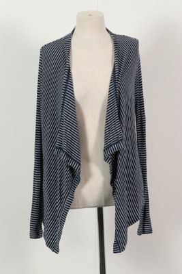 BCBG MAXAZRIA - Gilet large en lyocell rayé marine et blanc.