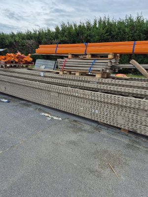 Lot d'environ 5 ml de racks . Dimensions 5ml x 3,20 L x 7, 8…