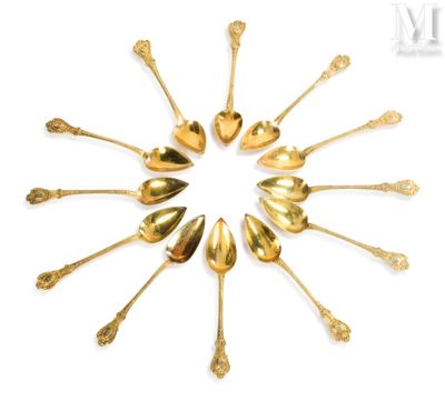 a lot of spoons and spoon spoons arranged in a circle