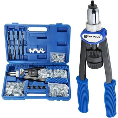 une image représentant une trousse à outils contenant un marteau et un tournevis