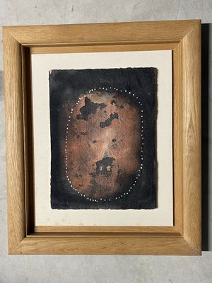 tableau représentant un carré marron et noir parsemé de points