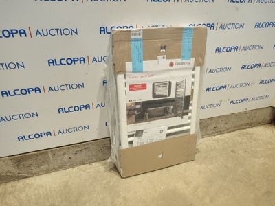 une machine posée sur le sol à côté d'un mur