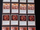 gros plan d'un jeu de cartes sur une table