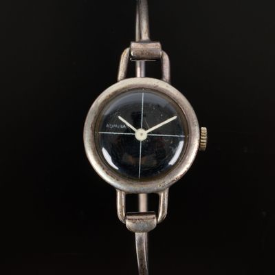 Bracelet-montre de dame en argent, cadran rond fond noir sig… - Photo 1