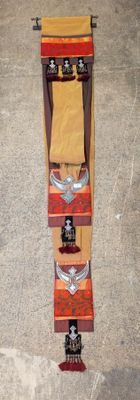 a skateboard that is laying on the floor