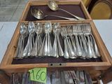 a lot of spoons and spoon spoons in a wooden box