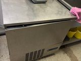 a machine that is sitting on a counter in a kitchen