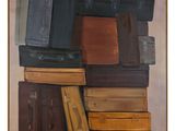 un tableau représentant une pile de valises posées sur une table