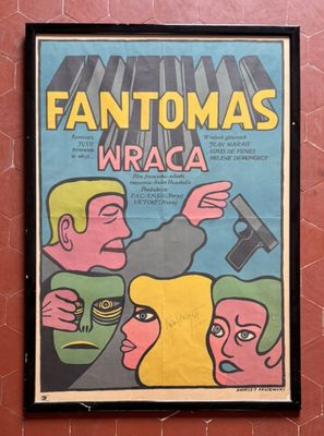 une photo d'une affiche accrochée au mur d'un restaurant