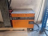 a machine that is sitting on the floor in a room