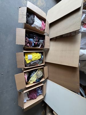 Lot de vêtements neufs avec étiquettes – env. 70 kg