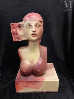 un gros plan sur une sculpture représentant une femme coiffée d'un chapeau rose
