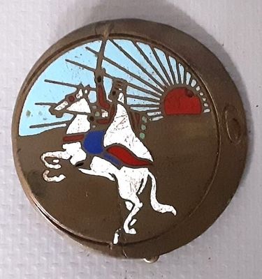 une photo d'un insigne représentant un cheval et un cavalier