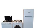 un réfrigérateur, une cuisinière et une machine à laver sur cette photo
