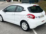 a picture of a white car parked in a parking lot