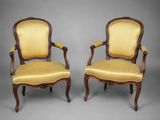 une paire de fauteuils de style Louis II