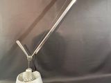 l'image d'une lampe posée sur une table