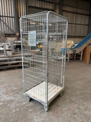 une image représentant une cage métallique sur laquelle est posé un matelas