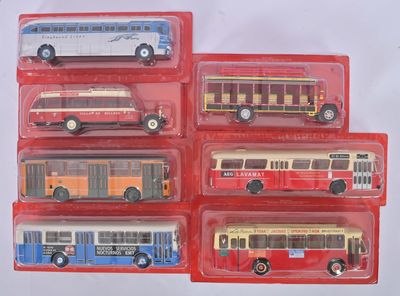 six modèles de bus différents inclus dans le pack
