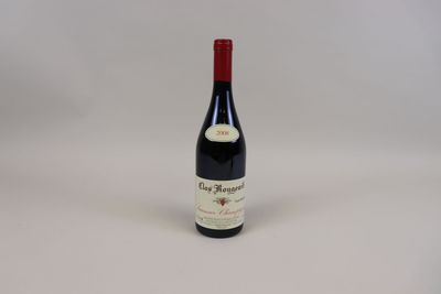 la bouteille de vin rouge est posée sur une surface blanche