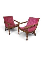 Paire de fauteuils en bois naturel, les pieds tournés, les a…
