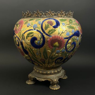 Grand cache-pot en céramique émaillée et dorée à motifs de v… - Photo 1