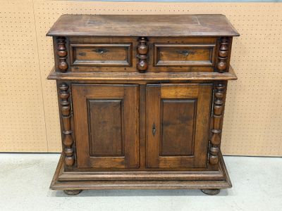 Bas de buffet deux corp en noyer , eléments XVII° XVIII°