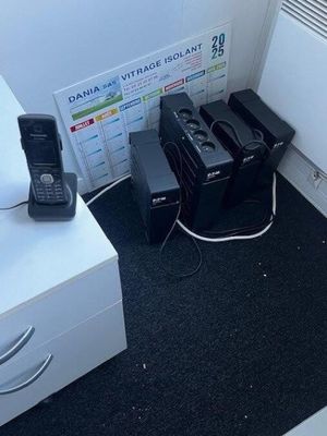 - 4 onduleurs EATON (hors service) - Photo 1