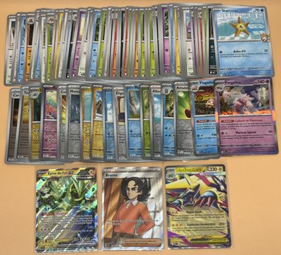 beaucoup de cartes pokemon sur la table