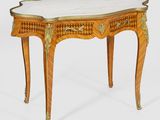 une image d'une petite table avec un plateau en marbre sur un fond blanc