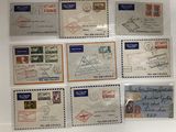 il y a beaucoup de timbres sur le mur de cette pièce