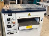 l'image d'une machine installée dans une pièce