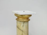 Sellette-colonne, le fût en marbre, le chapiteau corinthien … (photo 2)