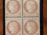 un timbre sur lequel figurent quatre visages de femmes