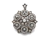 une broche-pendentif ancienne ornée de diamants et de perles