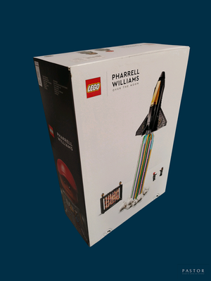 une boîte contenant une maquette de navette spatiale